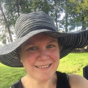 Meet your Posher, Deena